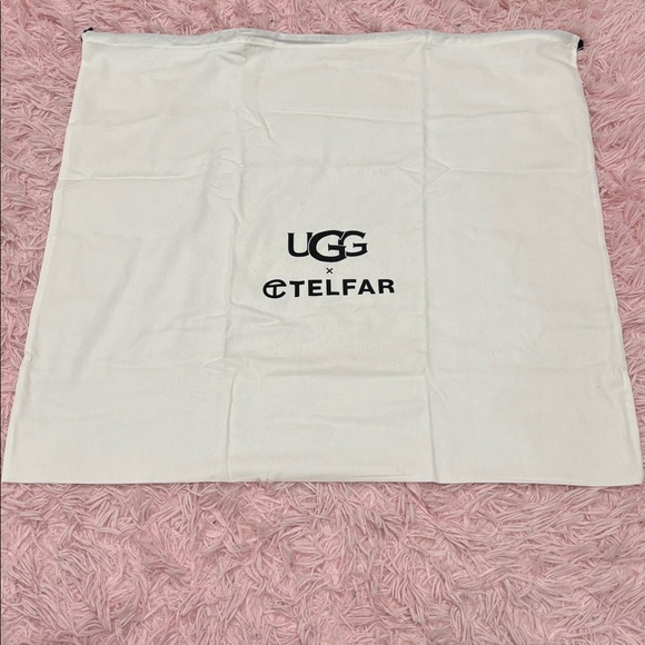 UGG White dust Bag - Picture 1 of 3